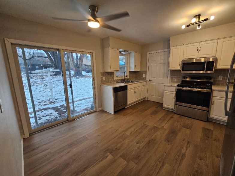 Building Photo - 1121 Debra Ln