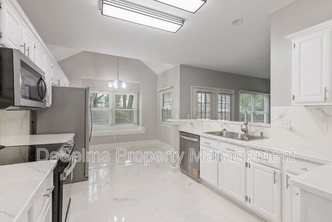 Building Photo - 1012 Beech Tree Ln