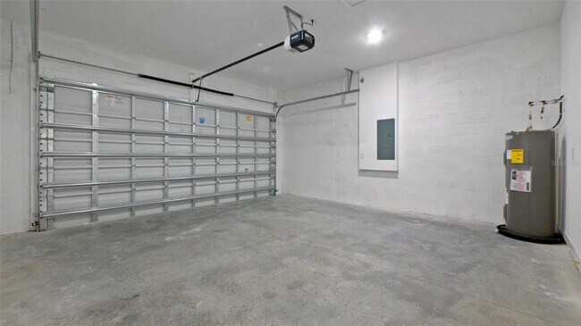 Building Photo - 13647 Begonia Cir