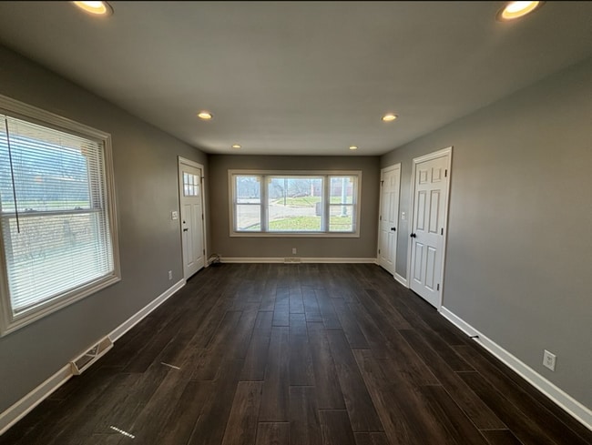 Building Photo - 703 N Alpine Rd