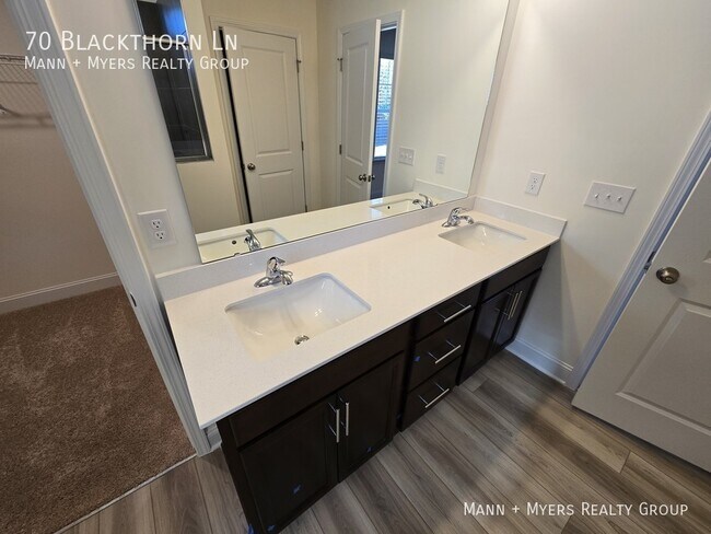 Building Photo - 70 Blackthorn Ln