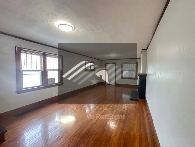 Building Photo - 8 E Hillcrest Ave