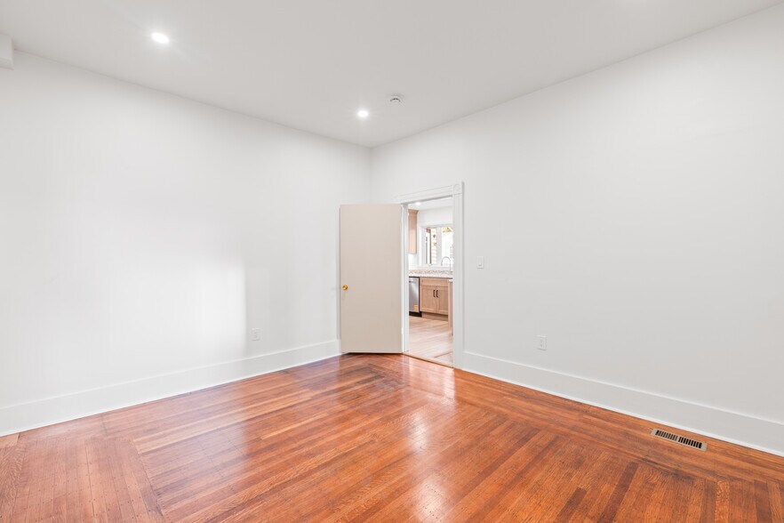 Building Photo - 62 Locust St