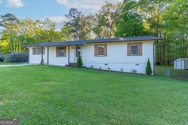 Building Photo - 2290 Pinetree Ln NE