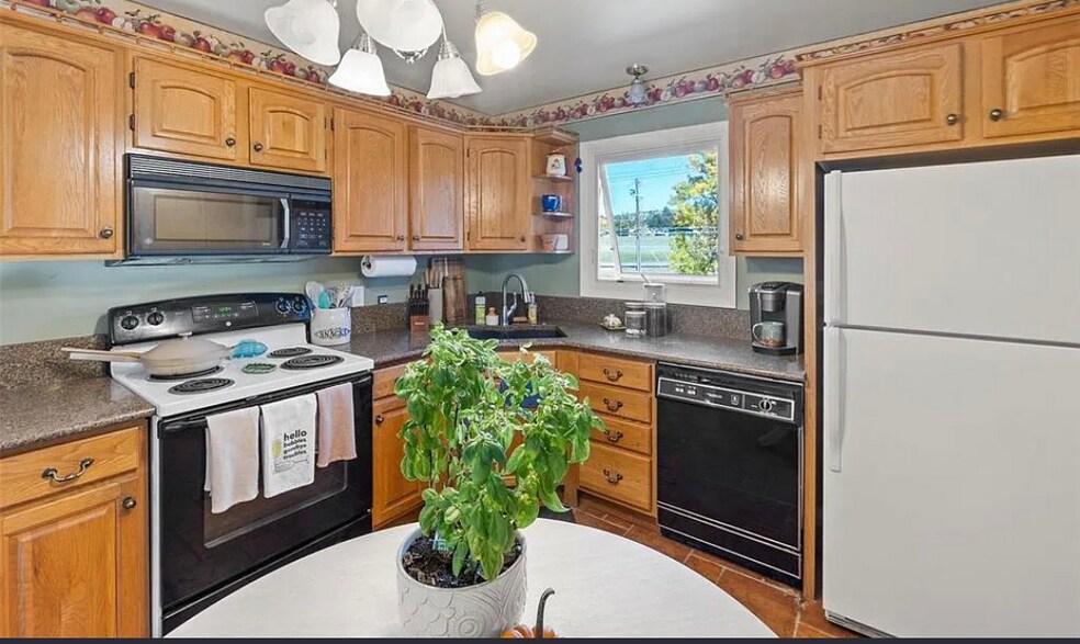 Building Photo - 1868 Northview Dr