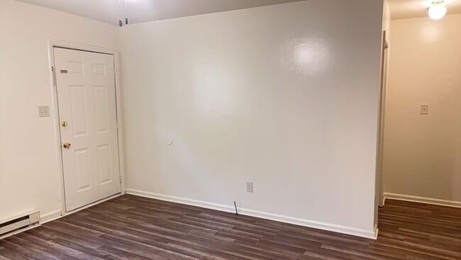 Building Photo - SRP-SH048-2033 Fallsdale Drive 1-4