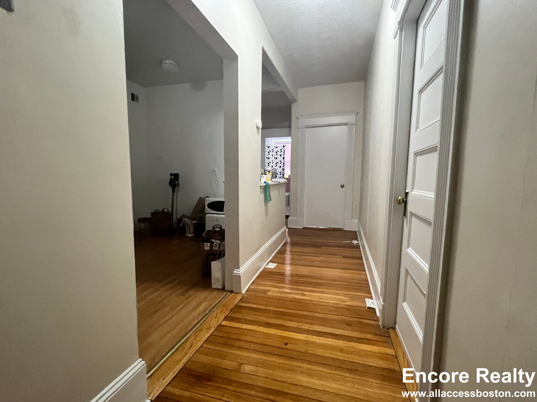 Building Photo - 1589 Beacon St