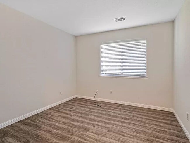 Building Photo - Ready To Go Recently Updated 3 Bedroom Single Story Home!!!