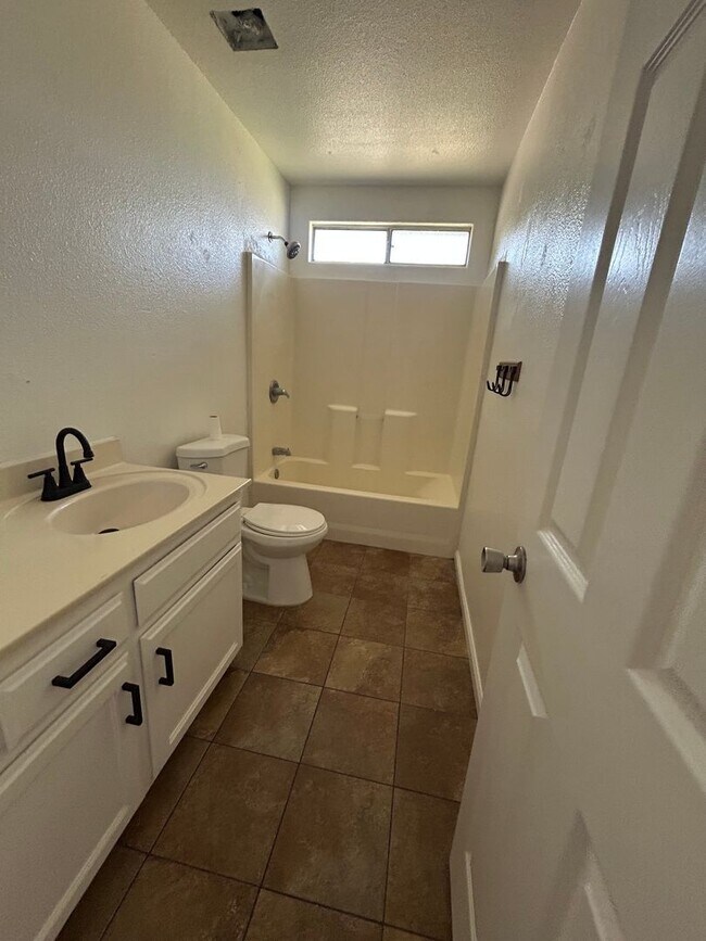 Building Photo - 1748-1750 Garden