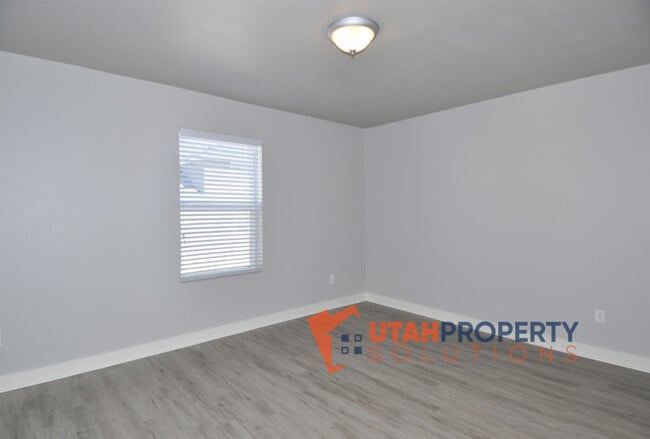 Building Photo - 14424 S Ferndale Way