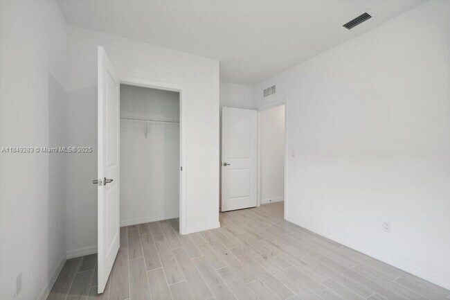 Building Photo - 4971 Armina Pl