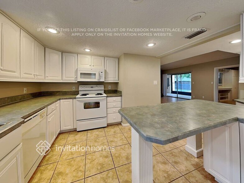 Building Photo - 2464 Carolton Rd