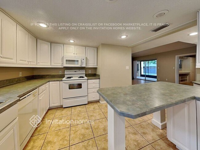 Building Photo - 2464 Carolton Rd