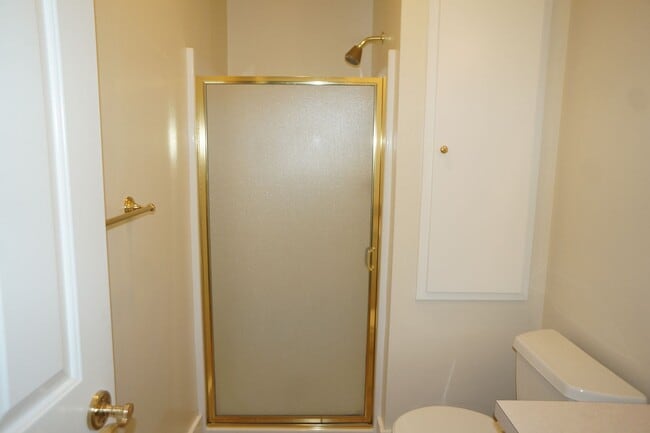 Building Photo - Beautiful 2 bedroom Belmont Condo. 3 Stories, 1 car garage, open floor plan, a/c. Amazing unit!