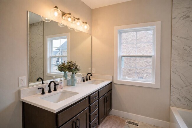 Building Photo - 755 Heritage Preserve Ln