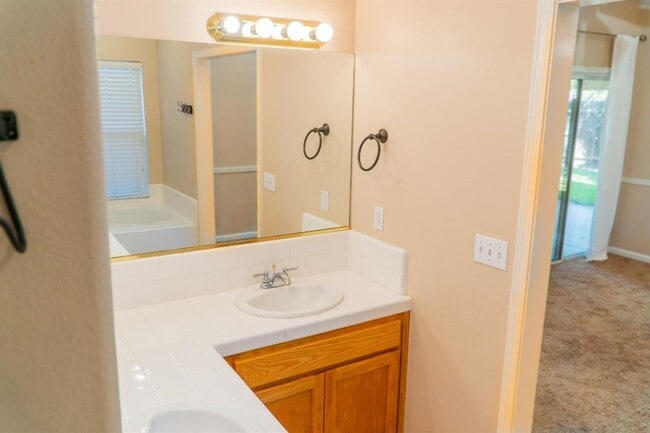 Building Photo - Bright & Spacious 4?BR Fresno Home with High Ceilings & Solar!