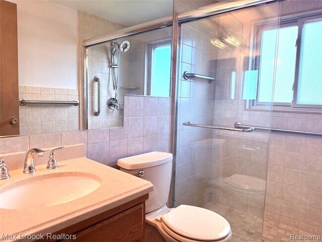 Building Photo - 1245 Derby Rd