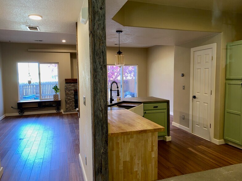 Entrance to home - 9056 Gale Blvd