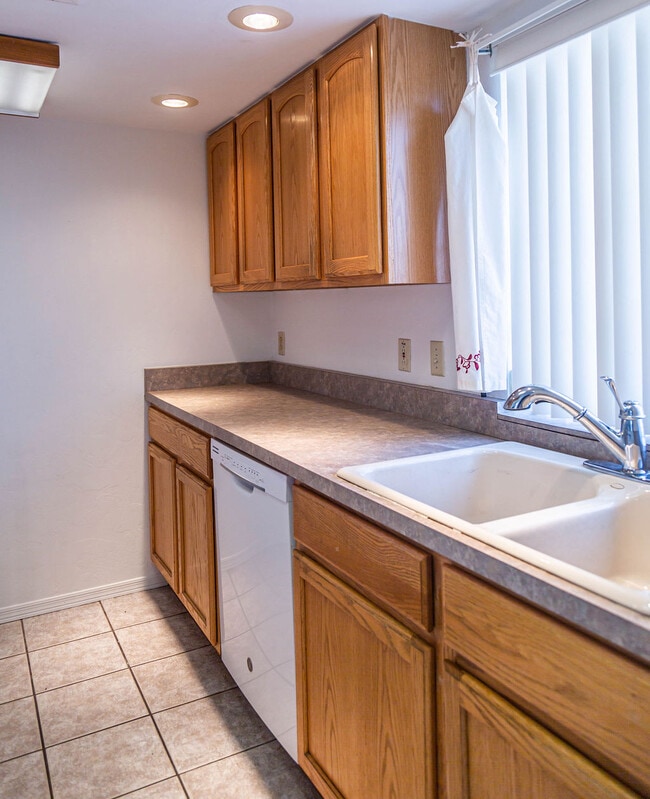 Building Photo - 4751 N Flowing Wells Rd