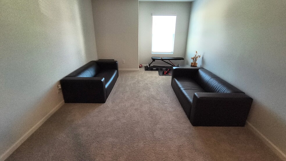 Common loft area - 147 Highgrove Way