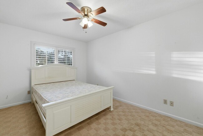 Building Photo - 3031 SE 5th Terrace