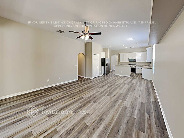 Building Photo - 3839 Regents Way