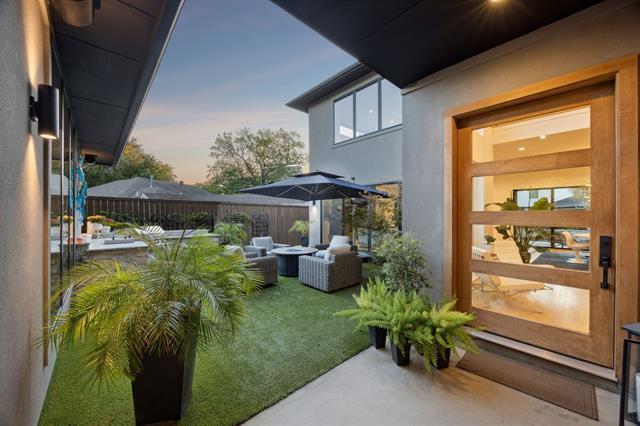 Building Photo - 9733 Mixon Dr