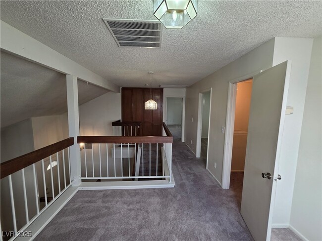 Building Photo - 321 S Bent Creek Dr