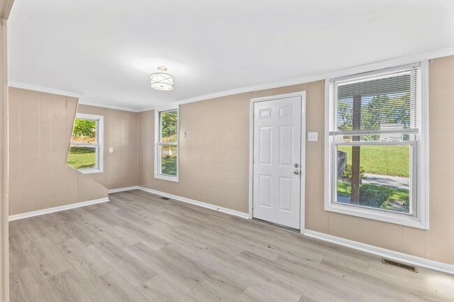 Building Photo - 1308 Columbia Rd