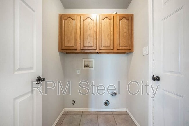 Building Photo - 265 N Paramount Ln