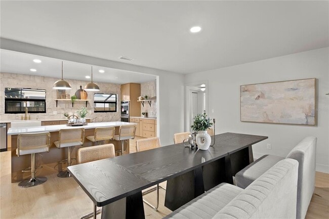 Building Photo - 4504 W Lamb Ave