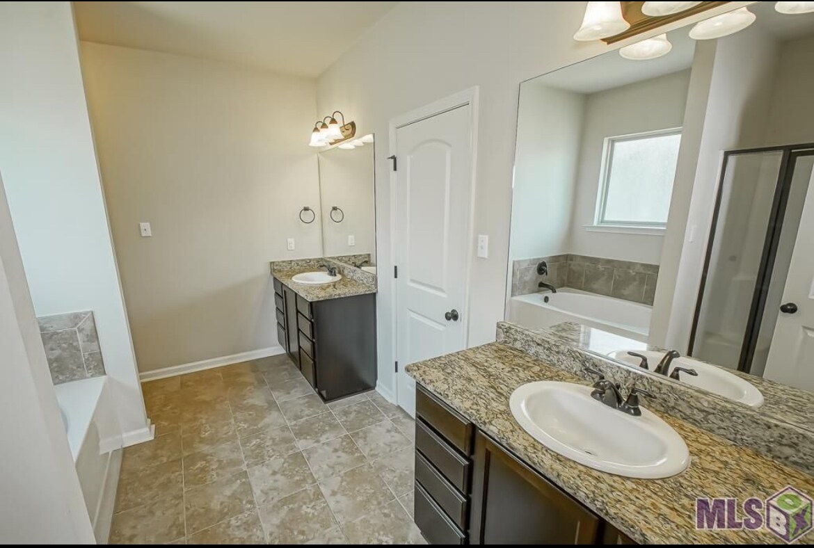 Building Photo - 657 Northbrook Dr