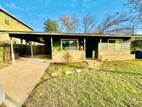 Building Photo - Adorable Bungalow home in Trending Neighbo...