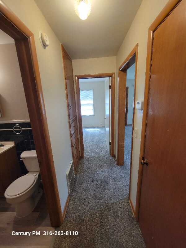 Building Photo - 244 N Fern St