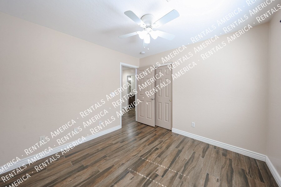 Building Photo - 15428 W Mauna Loa Ln