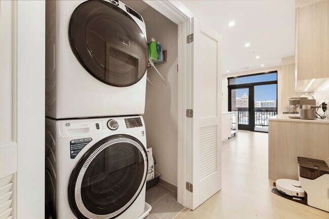 Brand new GE washer/dryer - 701 Swann Ave