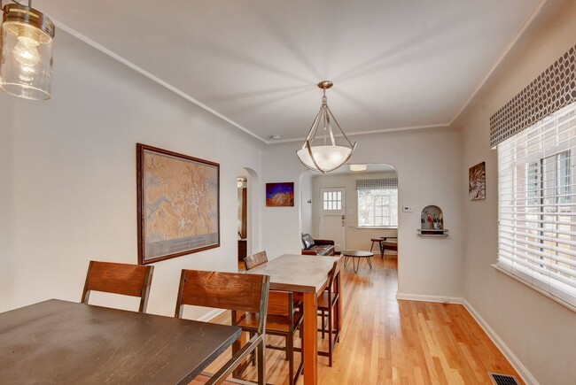 Building Photo - Gorgeous duplex near Cherry Creek!