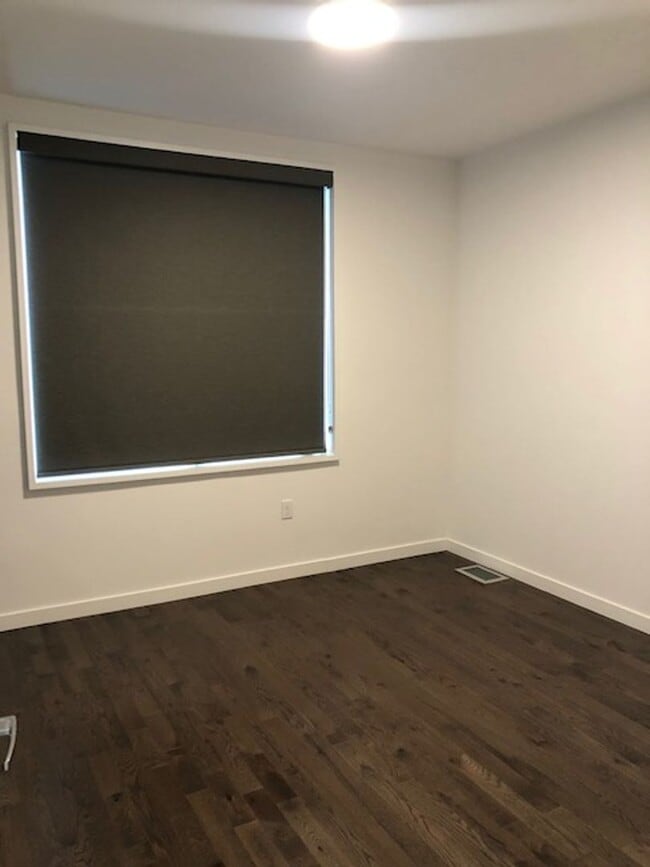 Building Photo - 2 Bedroom Condo in the Confluence!