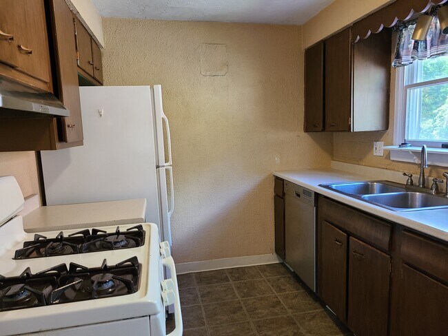 Kitchen 2 - 965 McNeilly Rd