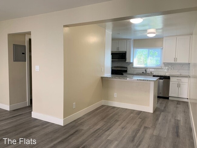 Building Photo - 2280 Latham St