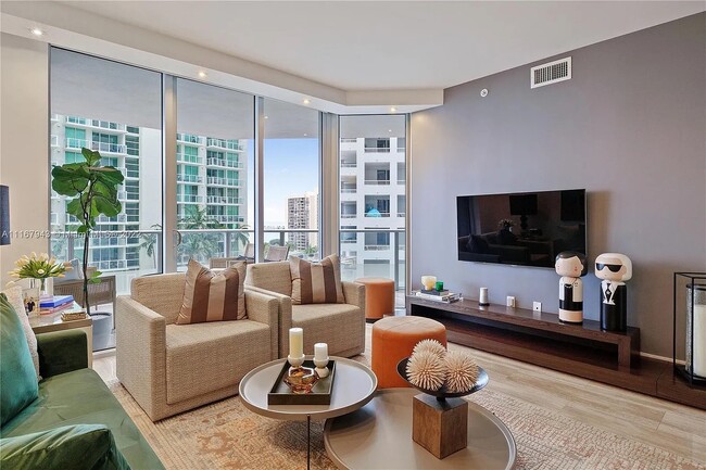 Building Photo - 1300 Brickell Bay Dr