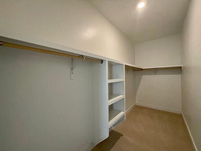 Building Photo - Must see in Dawson Bluff and move in ready!