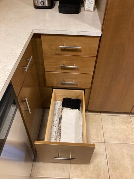 Building Photo - 14275 Avon Allen Rd