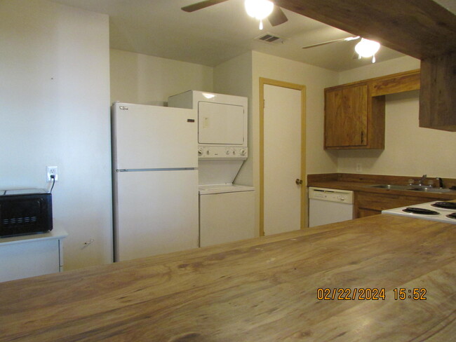 Building Photo - 4125 Pinewood Dr NE