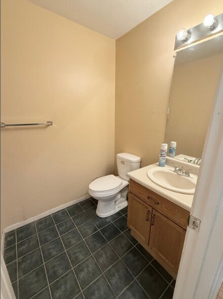 Building Photo - 1 Ernies Dr