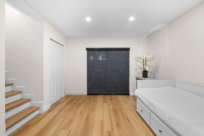 Building Photo - 1213 Tequesta St