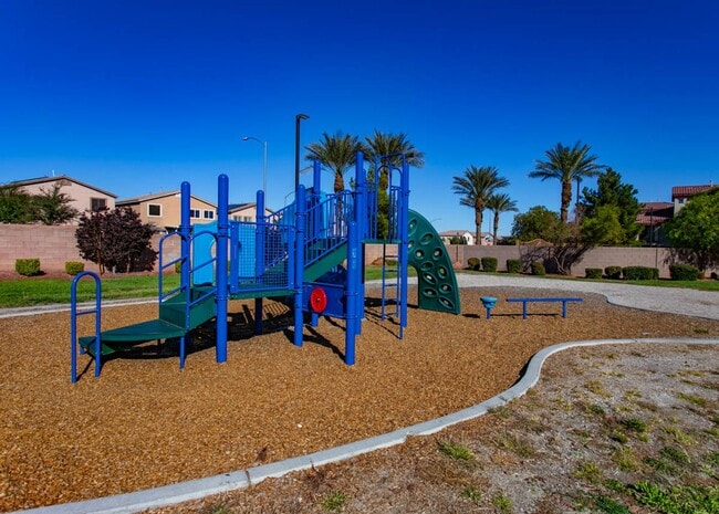 Building Photo - 4 Bed and 4 Bath Townhome In Gated North Las Vegas Community