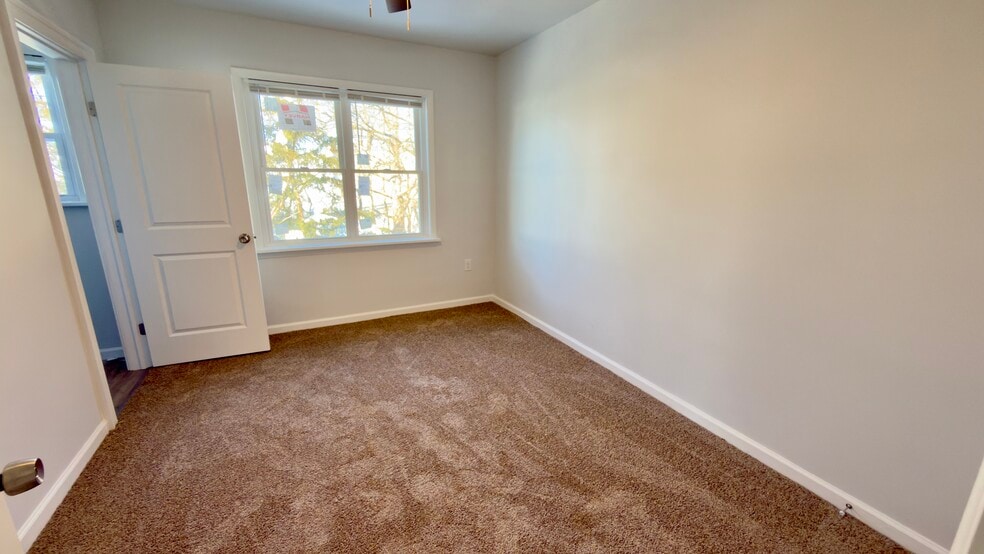 Building Photo - 403 N Walnut St