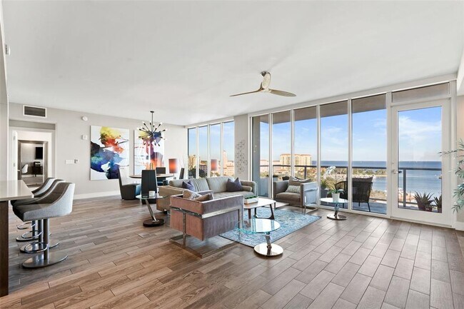 Building Photo - 176 4th Ave NE