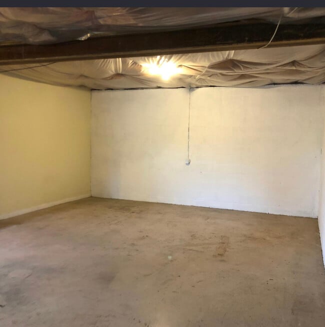 Basement area - 124 Kent St